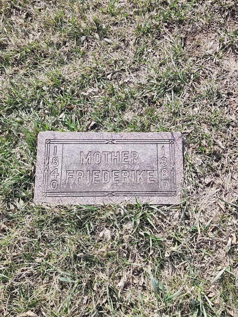 Friederike Kruegar Fischer's grave. Photo 3