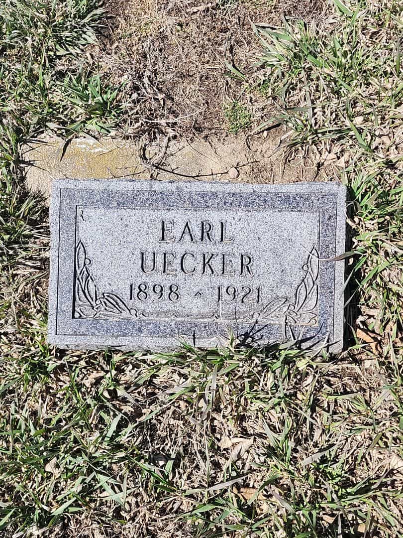 Earl Uecker's grave. Photo 3