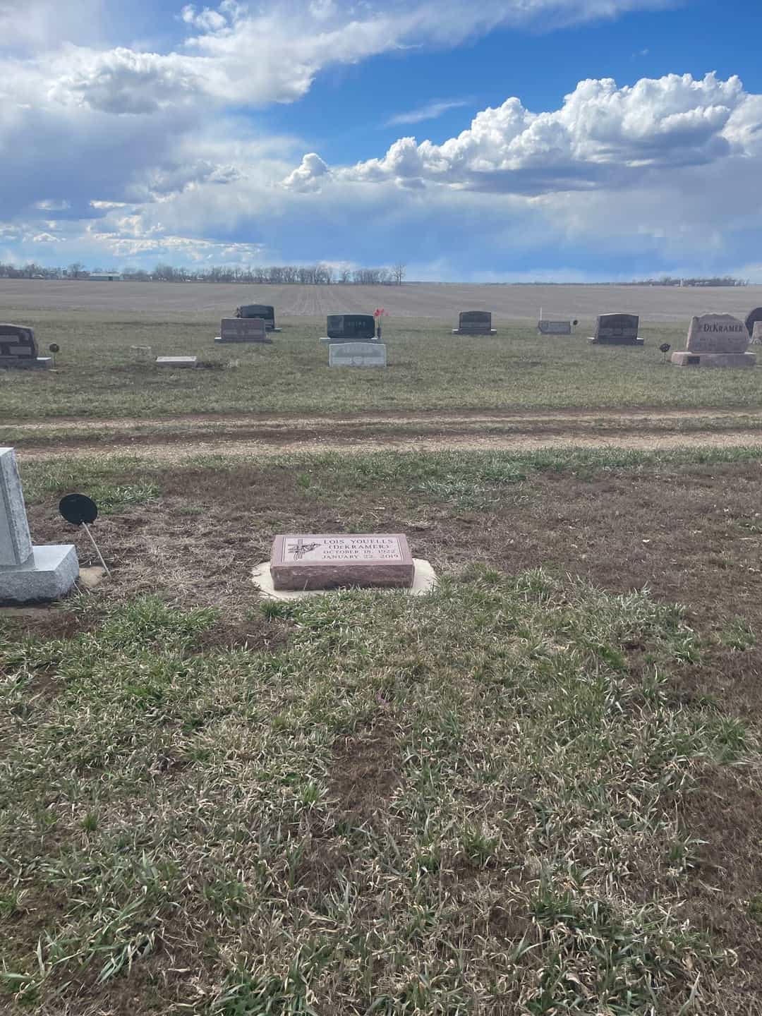 Lois Youells's grave. Photo 2