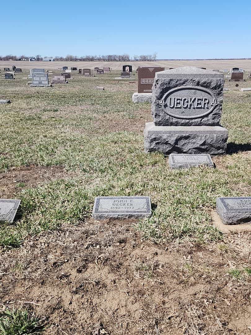 John F. Uecker's grave. Photo 2