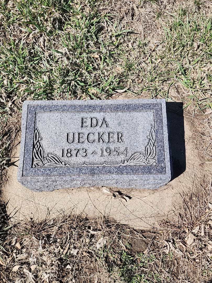 Eda Welzin Uecker's grave. Photo 3