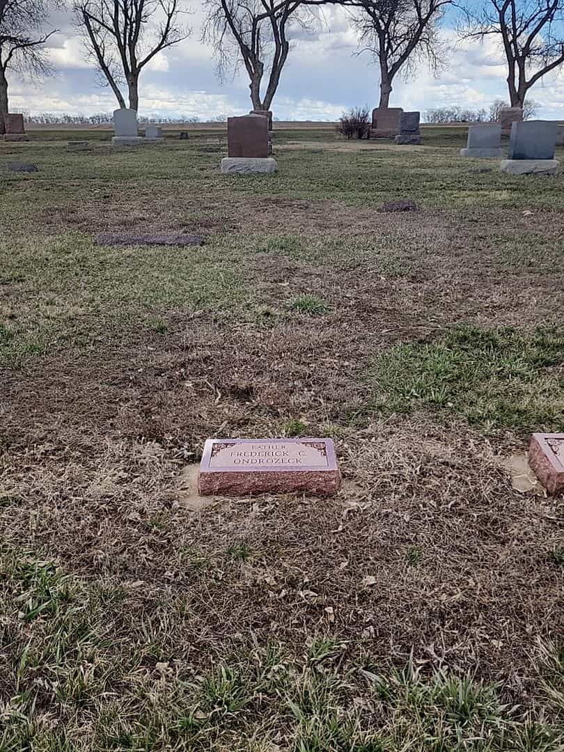Frederick C. Ondrozeck's grave. Photo 2