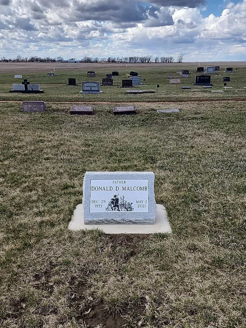 Donald D. Malcomb Junior's grave. Photo 2