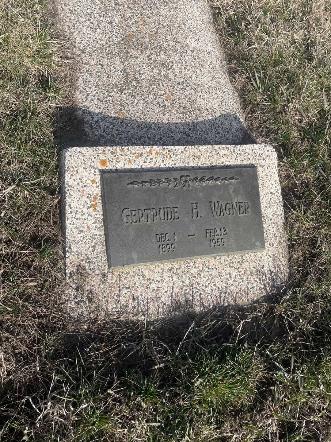Gertrude H. Wagner's grave. Photo 1
