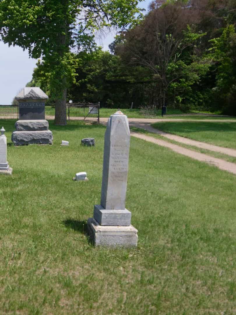 Glenn S. VanEaton's grave. Photo 2