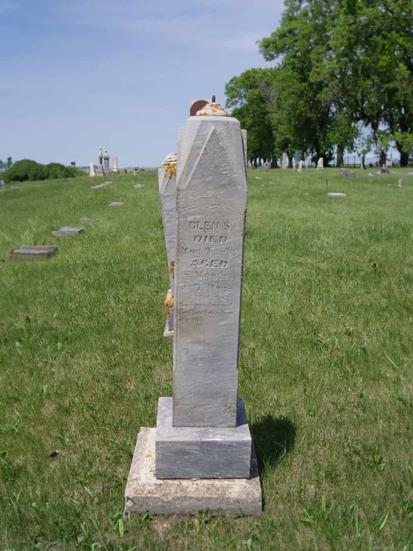 Glenn S. VanEaton's grave. Photo 1