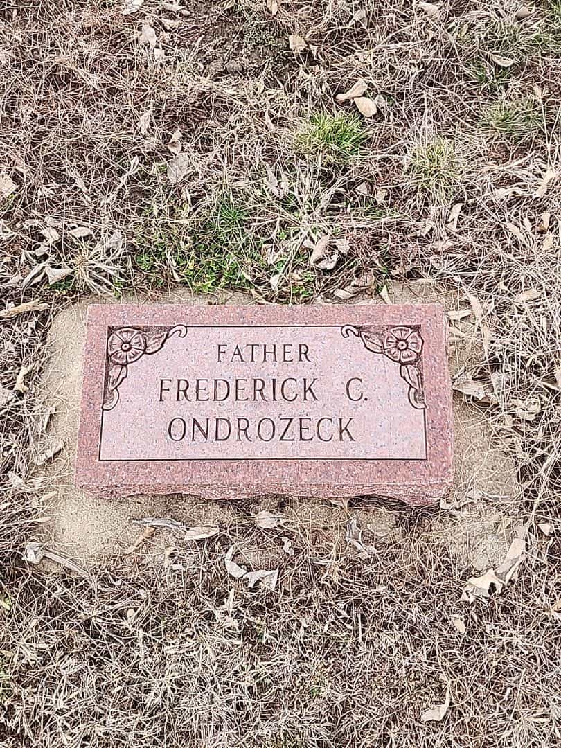 Frederick C. Ondrozeck's grave. Photo 1