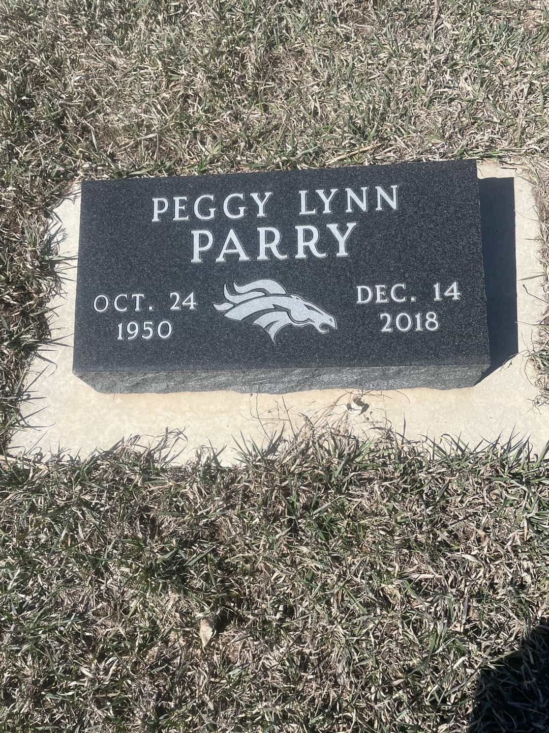 Peggy Lynn Parry's grave. Photo 1
