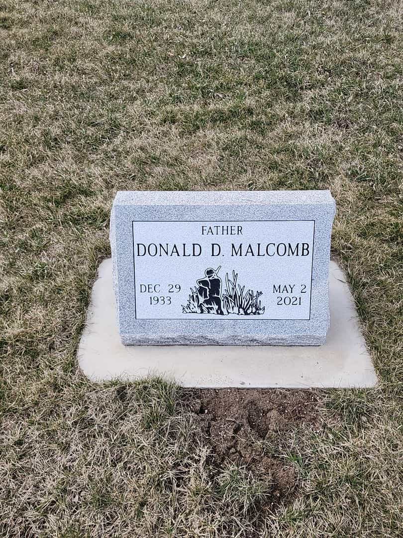 Donald D. Malcomb Junior's grave. Photo 1