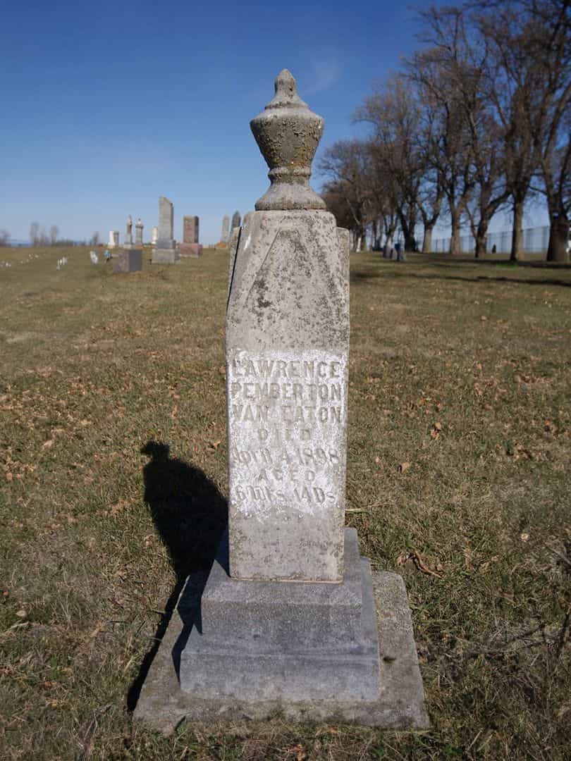 Lawrence Pemberton VanEaton's grave. Photo 1