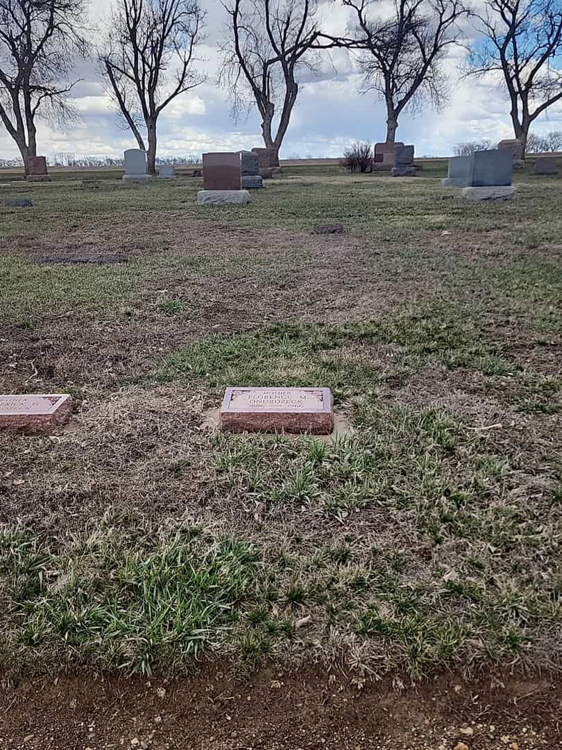 Florence May Banning Ondrozeck's grave. Photo 2