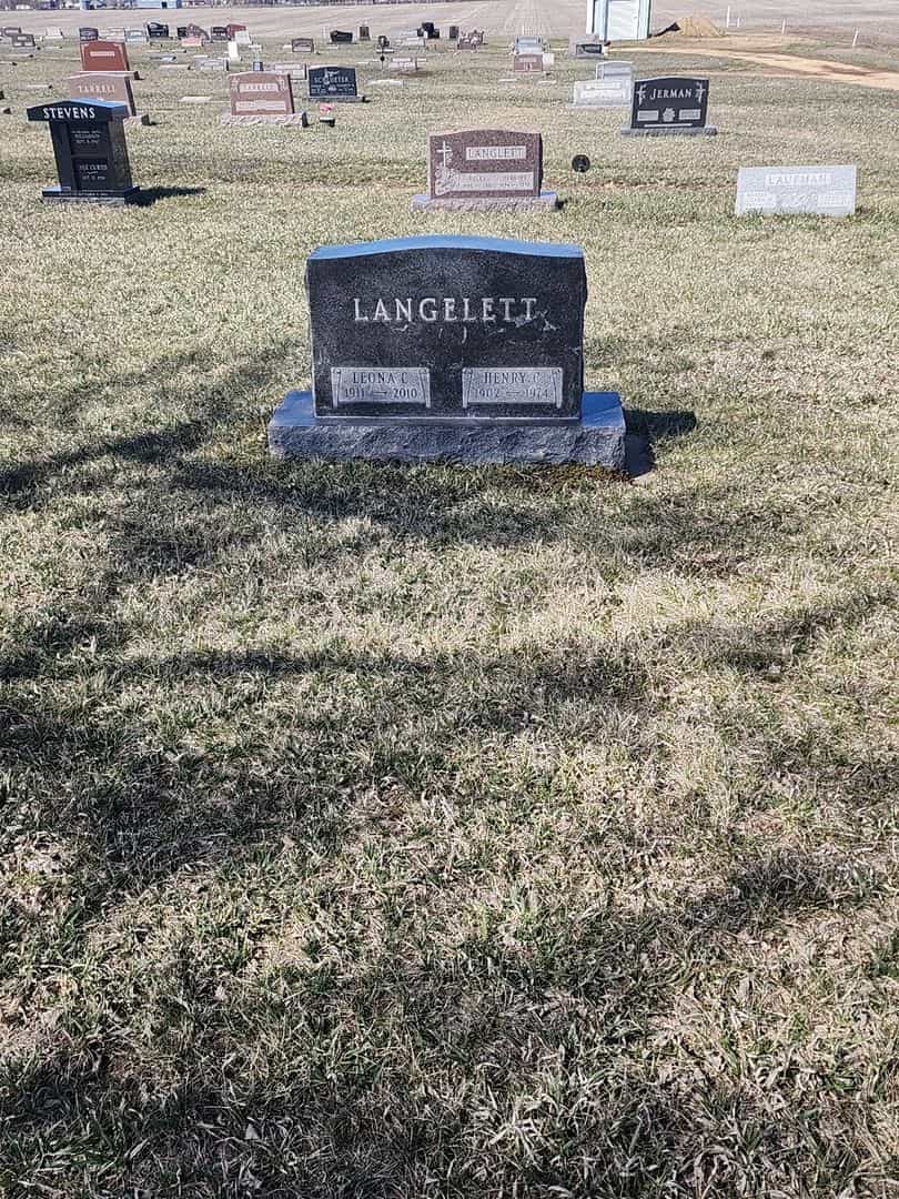 Henry C. Langelett's grave. Photo 2