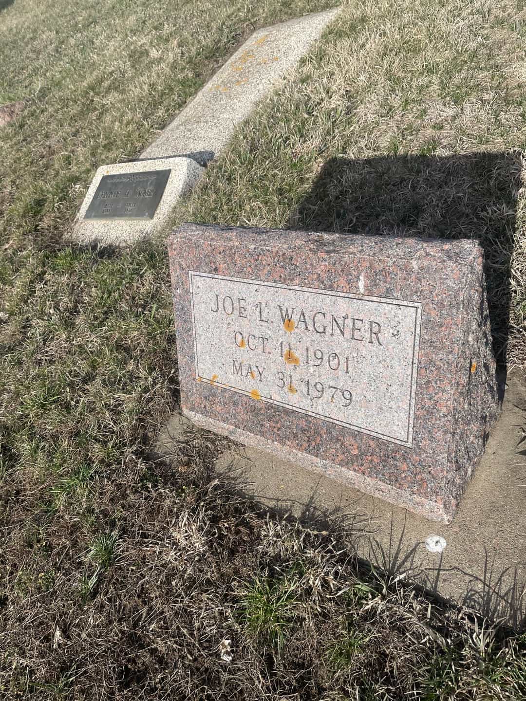 Joe L. Wagner's grave. Photo 1