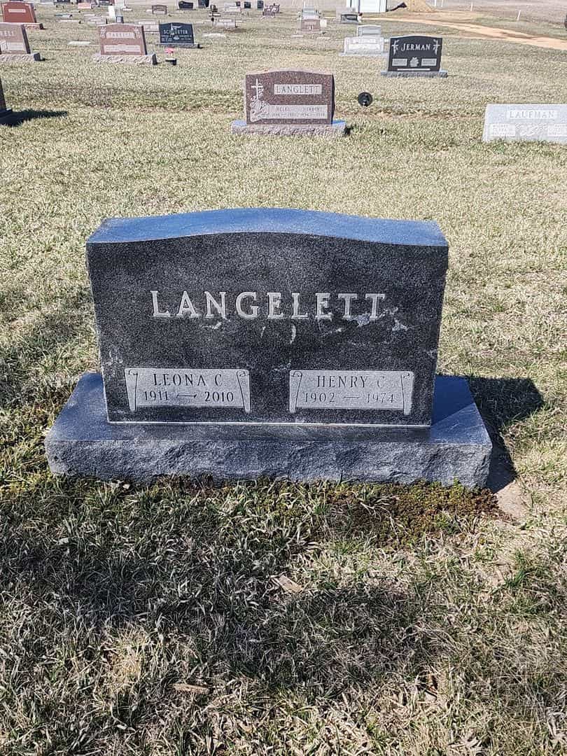 Henry C. Langelett's grave. Photo 1