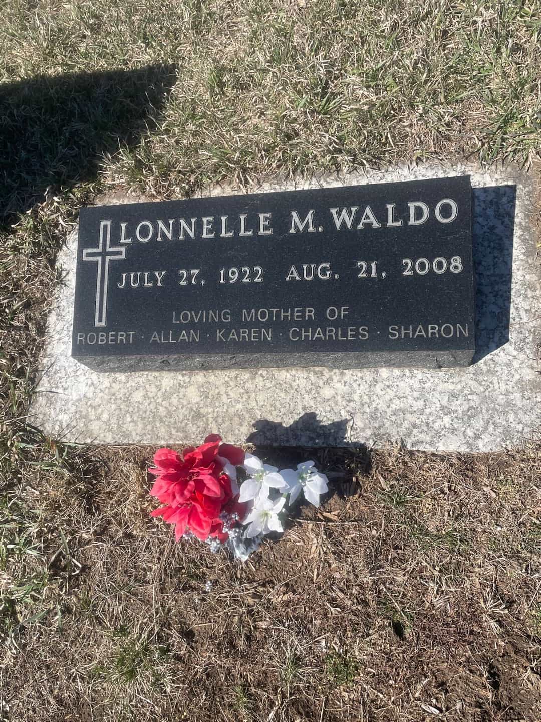 Lonnelle M. Waldo's grave. Photo 1