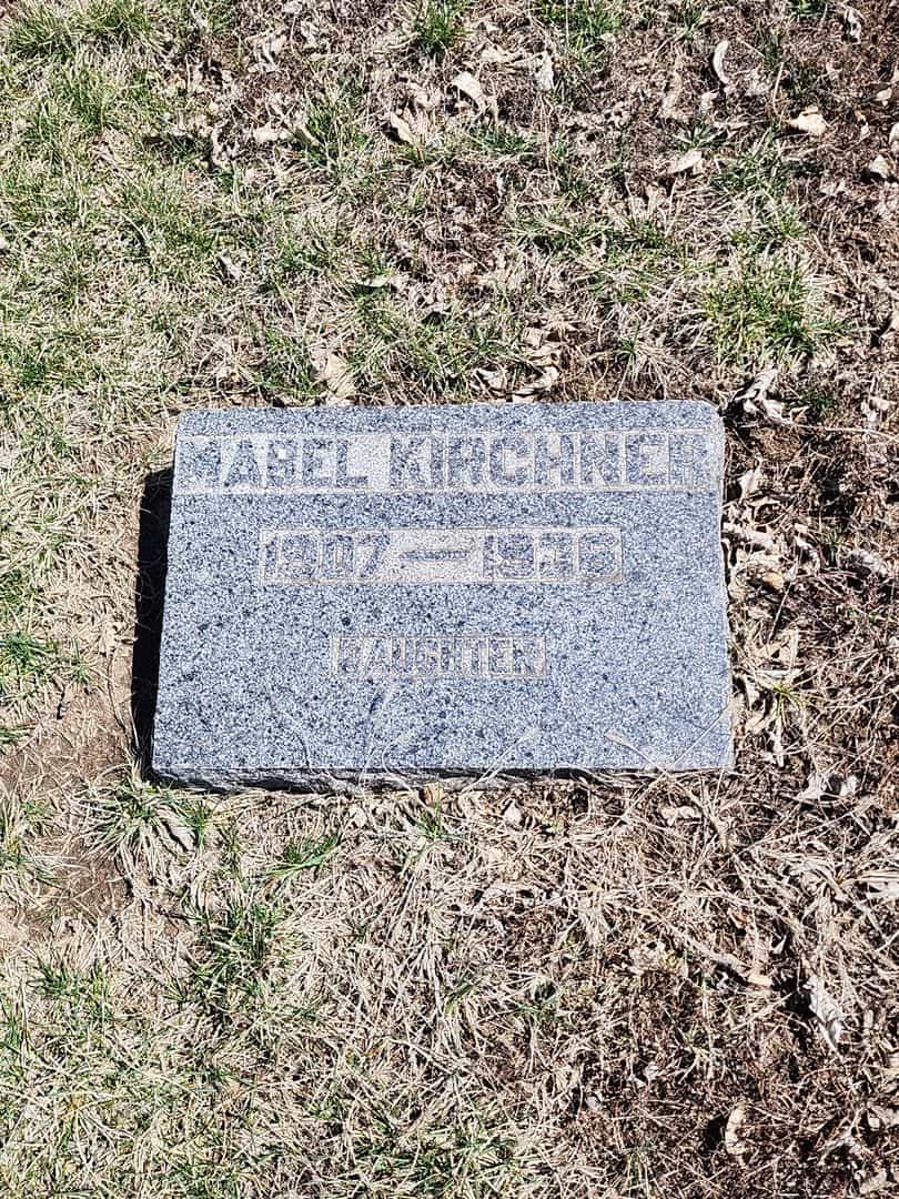 Mabel Kirchner's grave. Photo 3