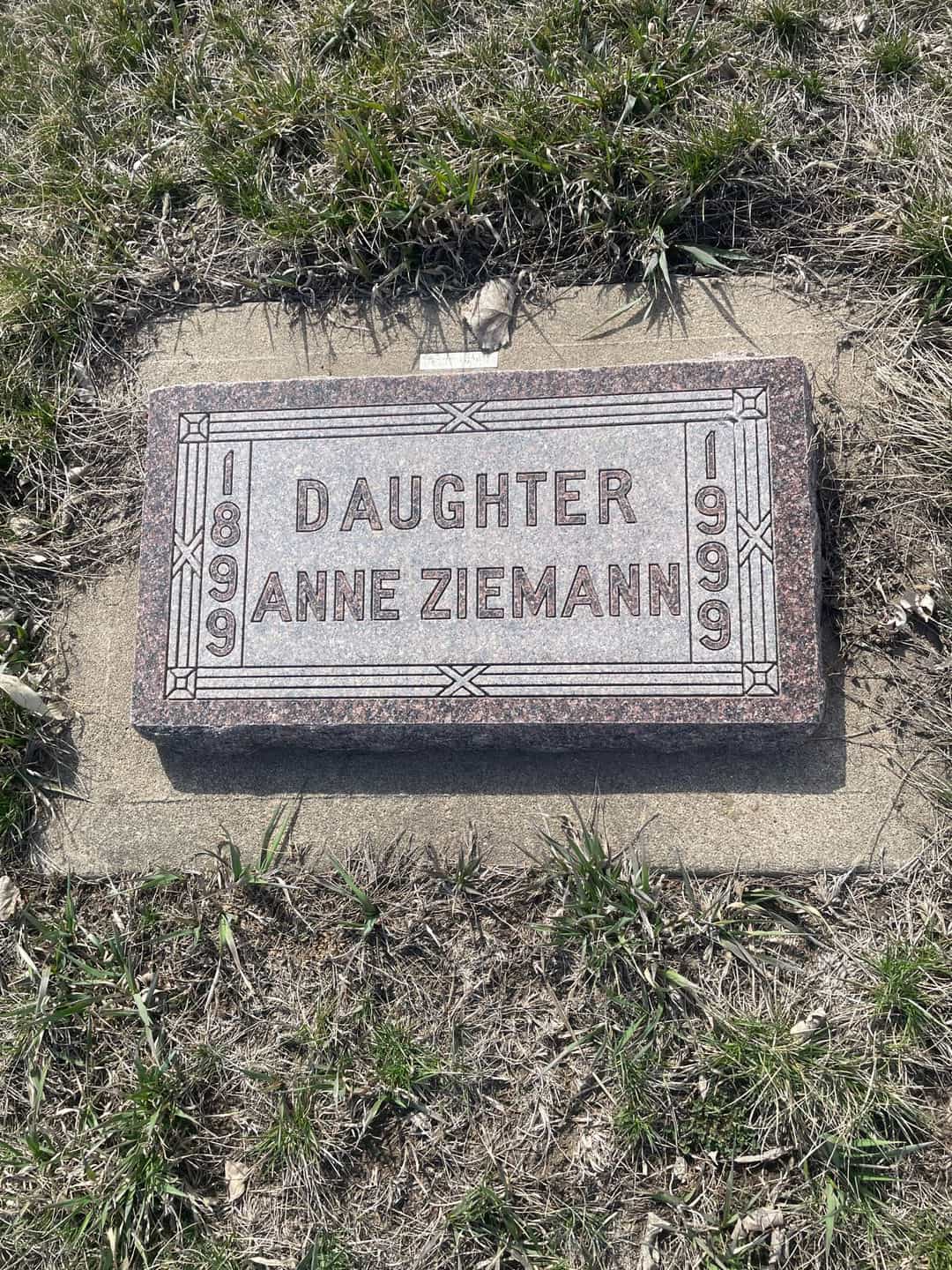 Anne Ziemann's grave. Photo 2