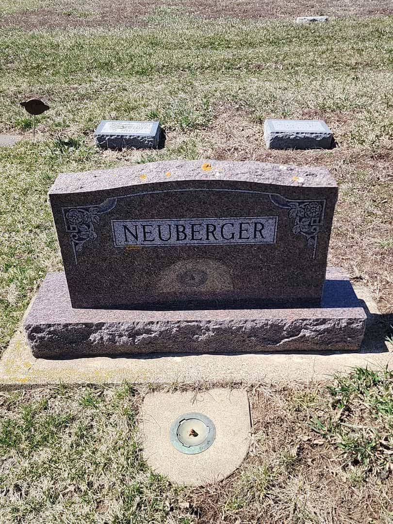 Mathilda S. Kaster Hinrichs's grave. Photo 1