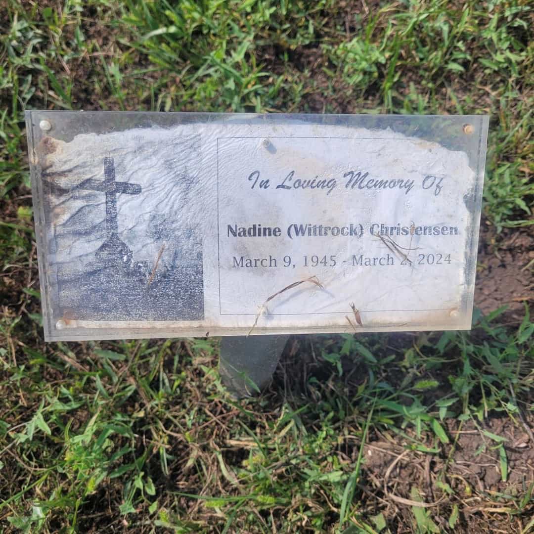 Nadine Lee Christensen's grave