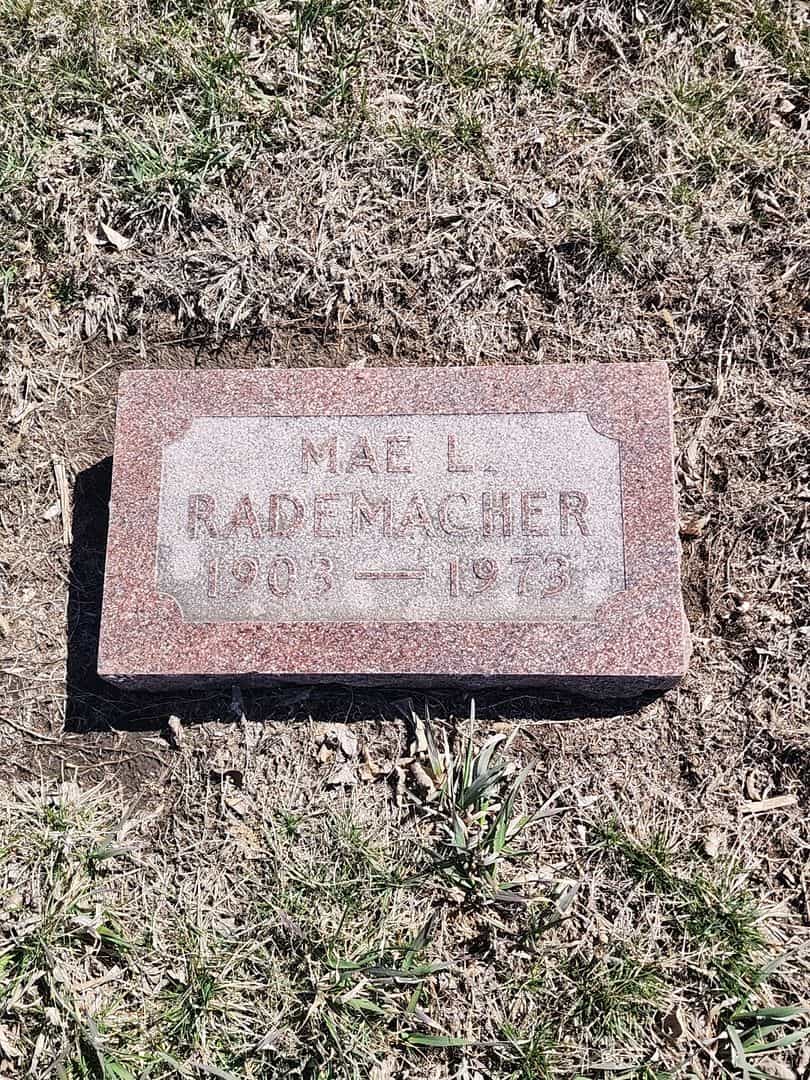 Mae Rademacher's grave. Photo 1