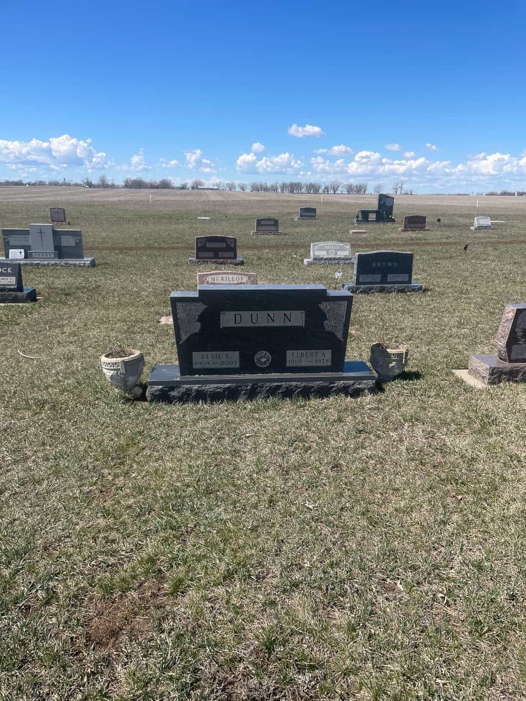 Elsie E. Davis Dunn's grave. Photo 2