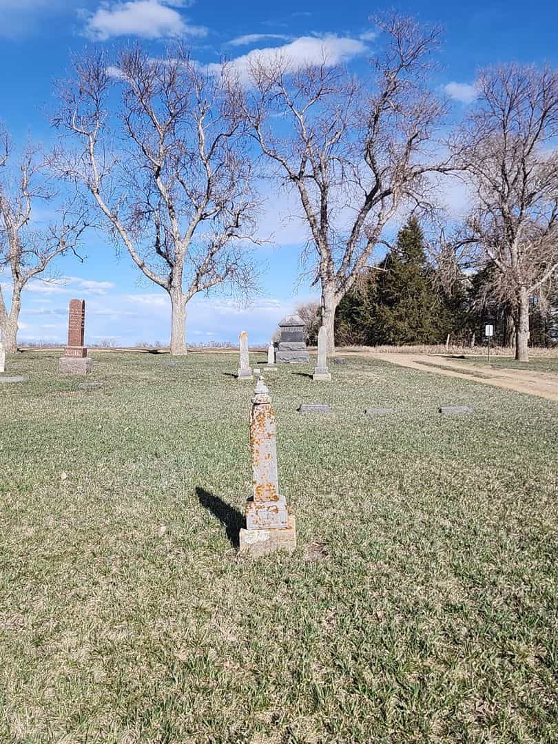 Ira D. Manary's grave. Photo 2