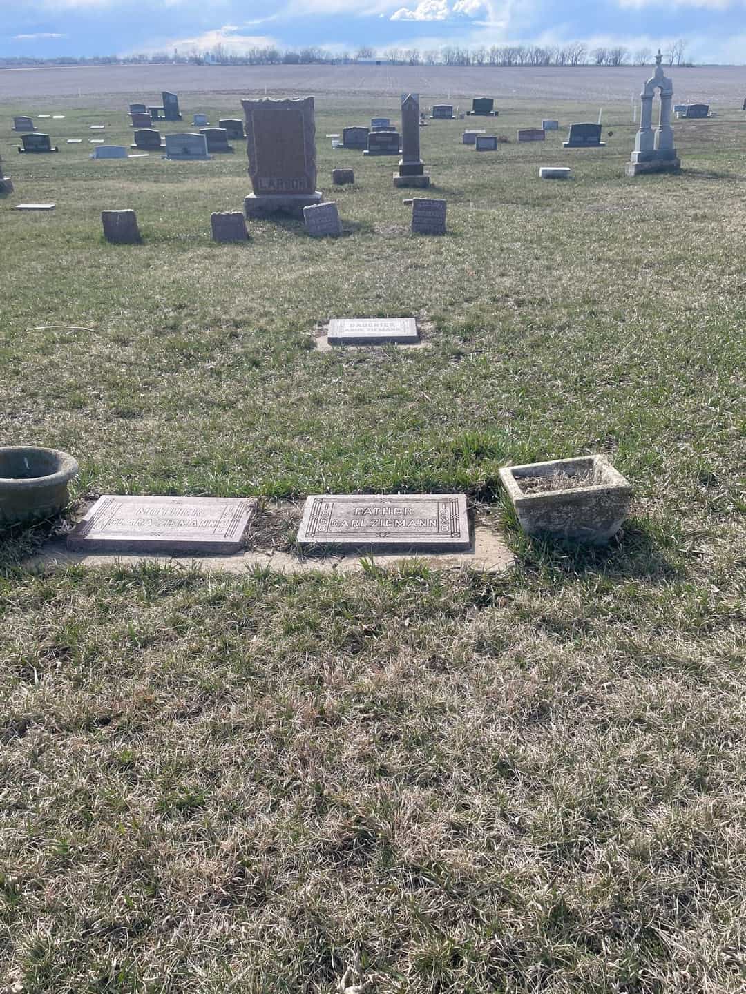 Carl Ziemann's grave. Photo 1