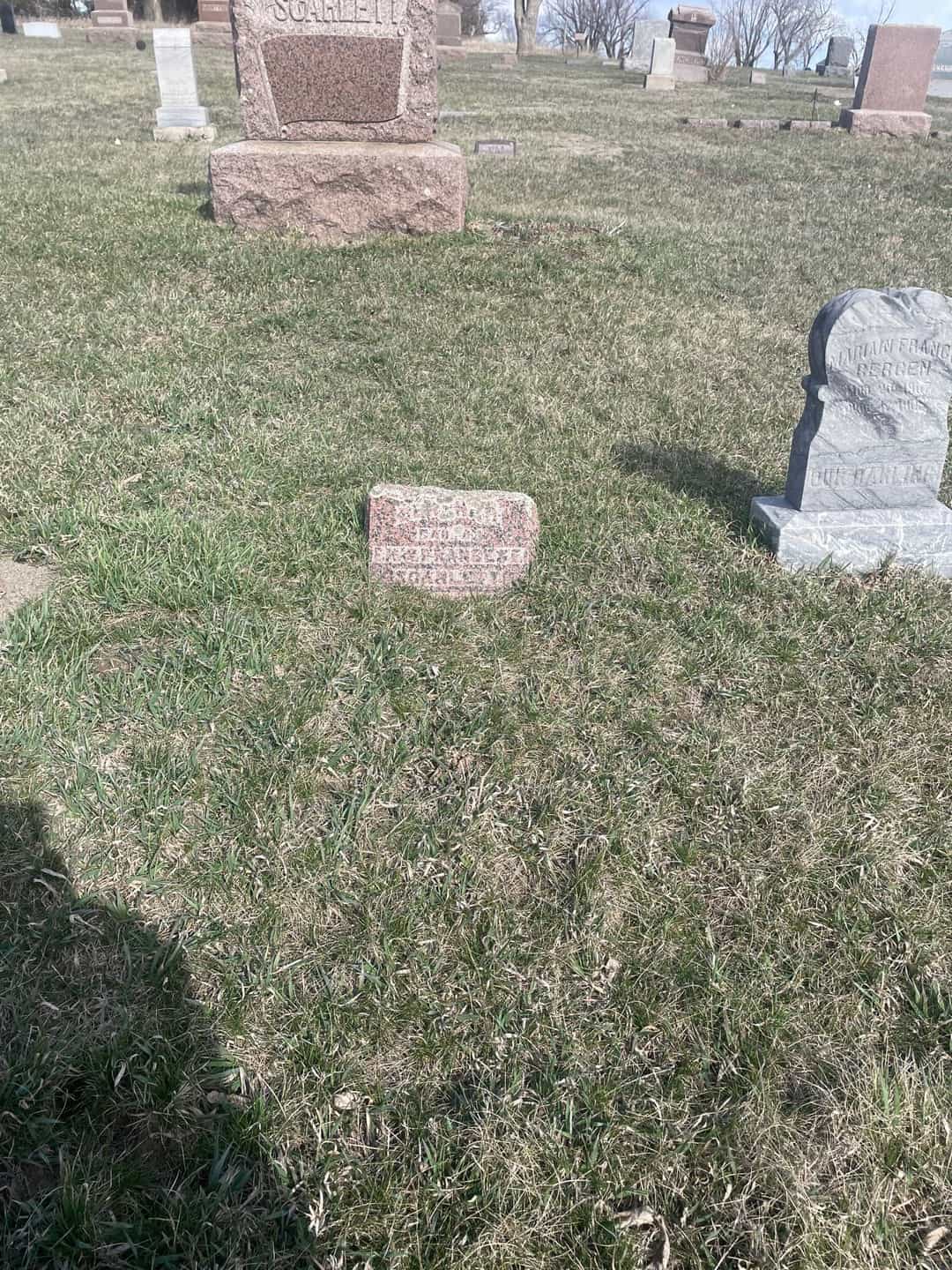 Bertha R. Scarlett's grave. Photo 2