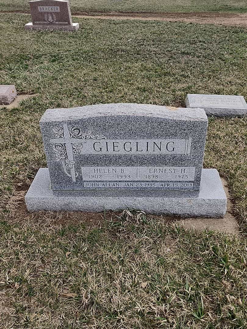 Ernest H. Giegling's grave. Photo 1