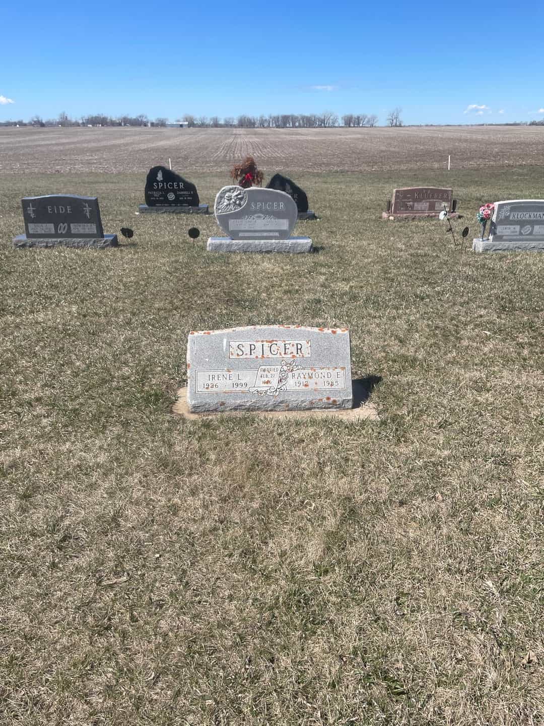 Irene Leona Zuraff Spicer's grave. Photo 2