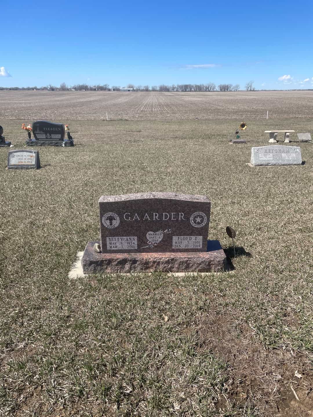 Floyd E. Gaarder's grave. Photo 1