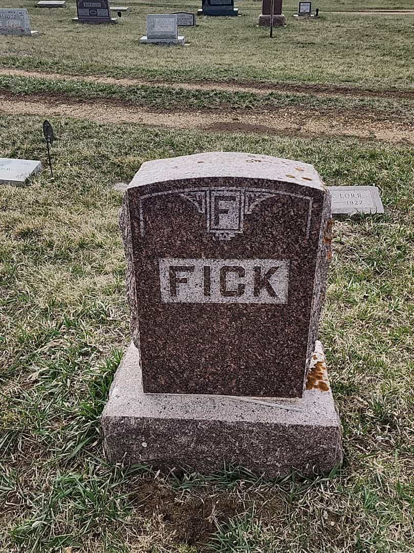 Wilhelm Fick's grave. Photo 1