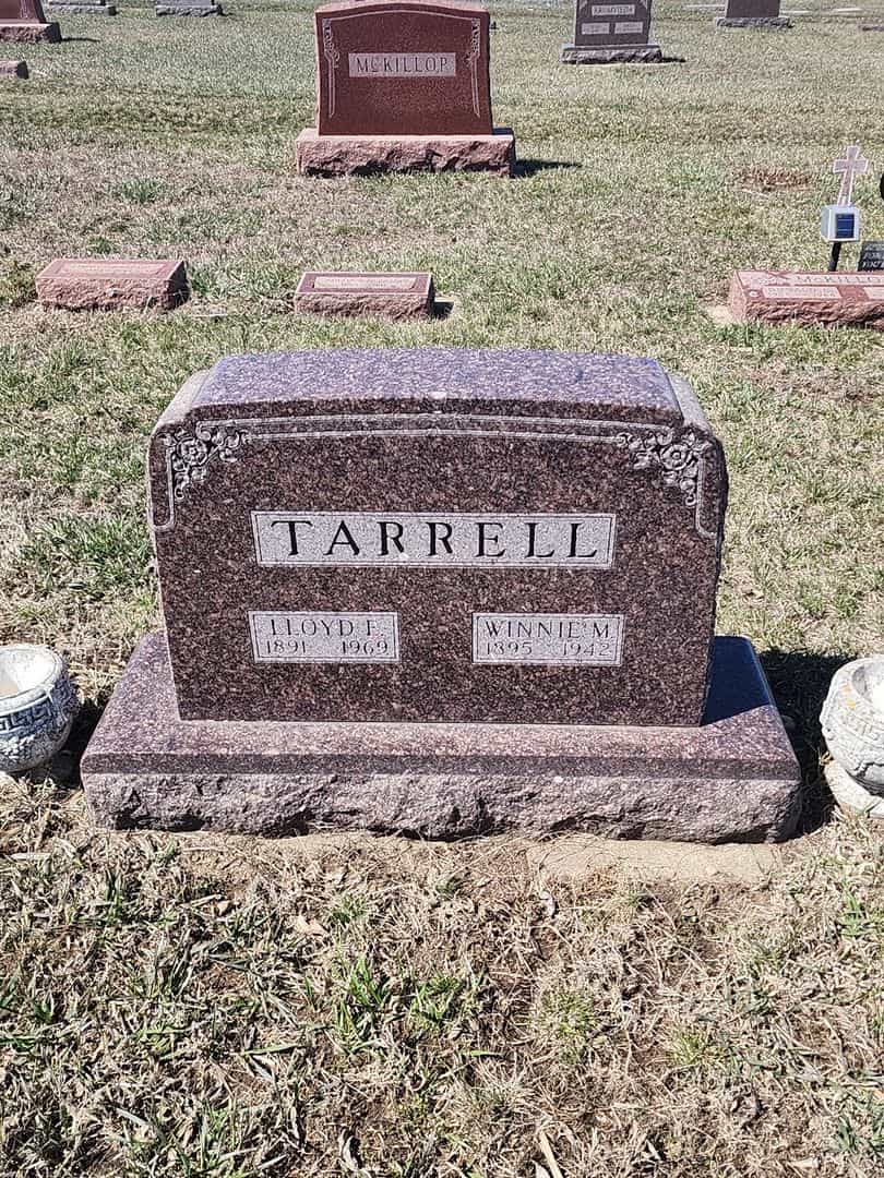 Lloyd Ellis Tarrell's grave. Photo 1