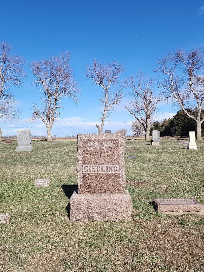 Emil Giegling's grave. Photo 1