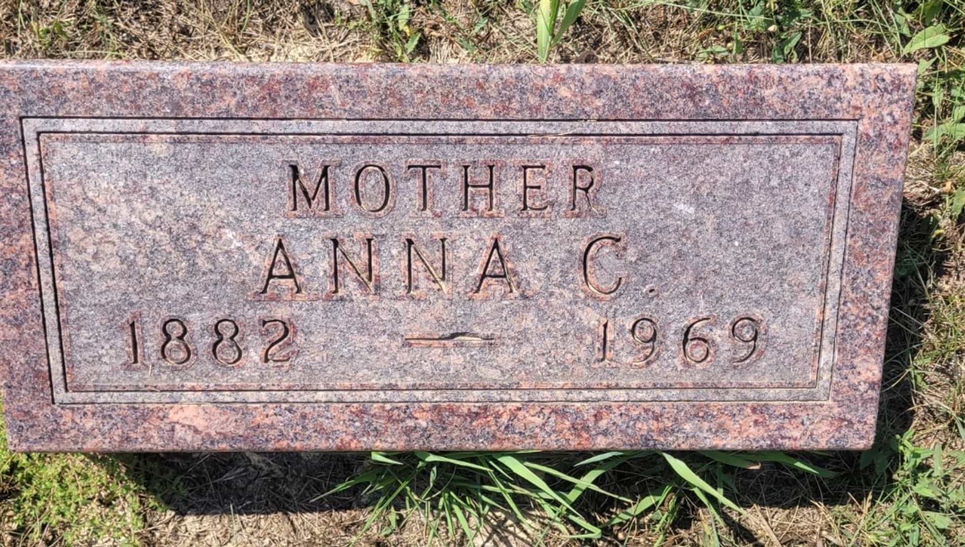 Anna Neuberger's grave. Photo 1