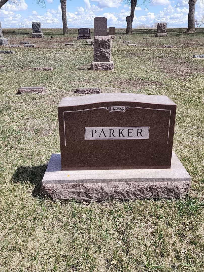 Berton E. Parker's grave. Photo 2