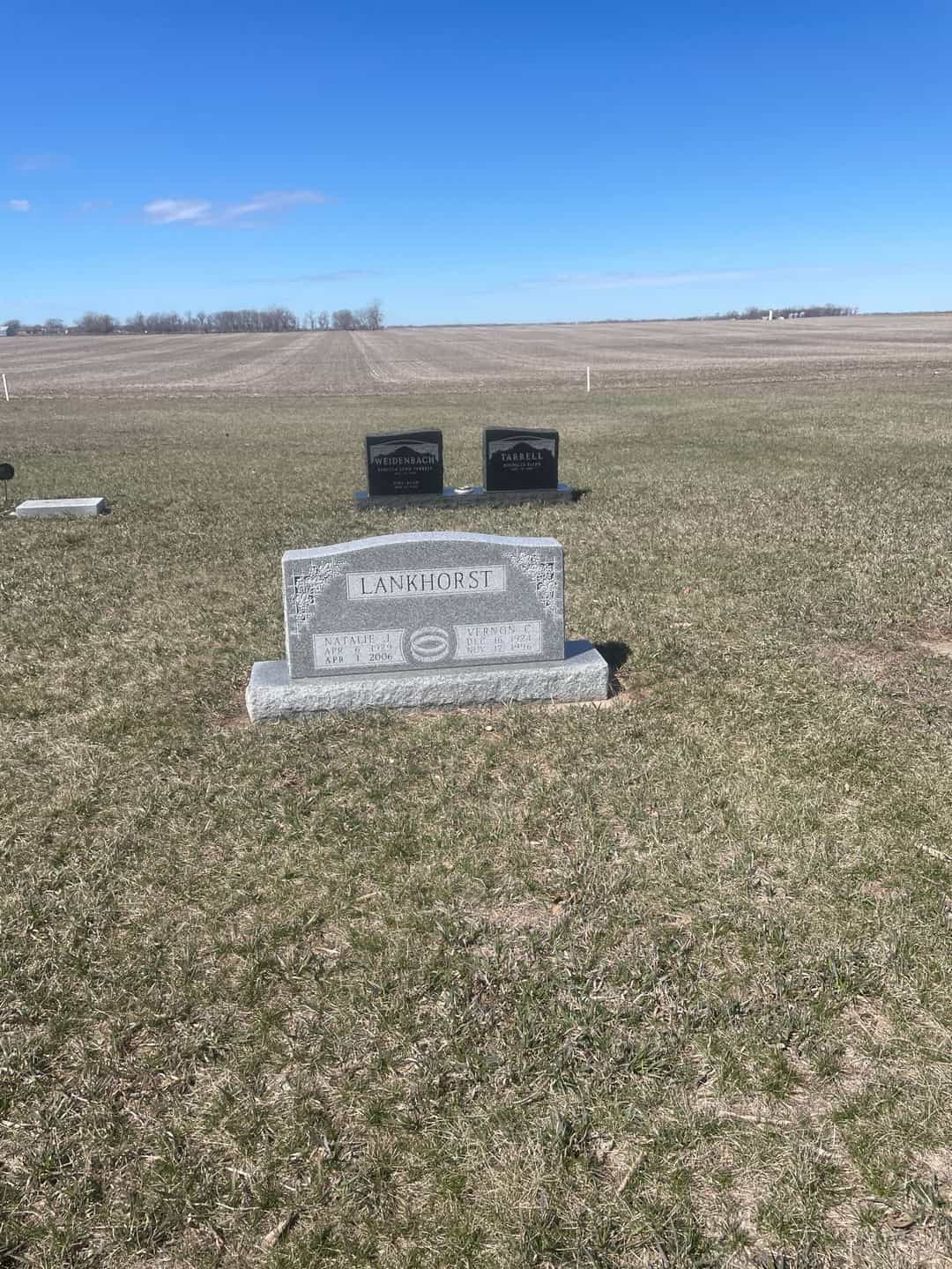 Vernon C. Lankhorst's grave. Photo 2