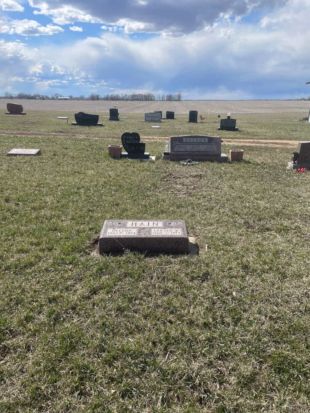 Gerald W. Hain's grave. Photo 2