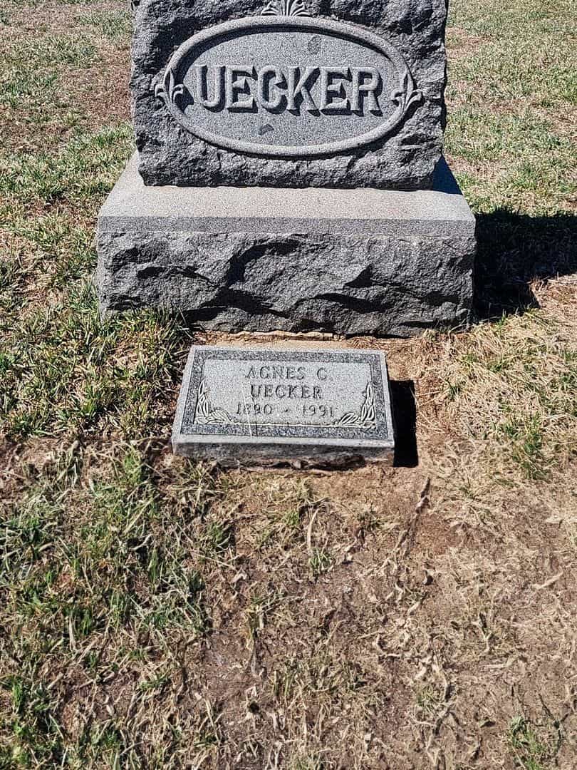 Agnes C. Malloy Uecker's grave. Photo 2