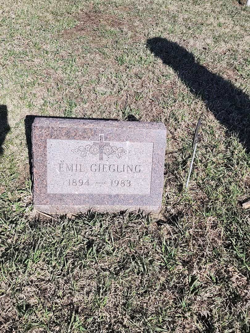 Emil Giegling's grave. Photo 3