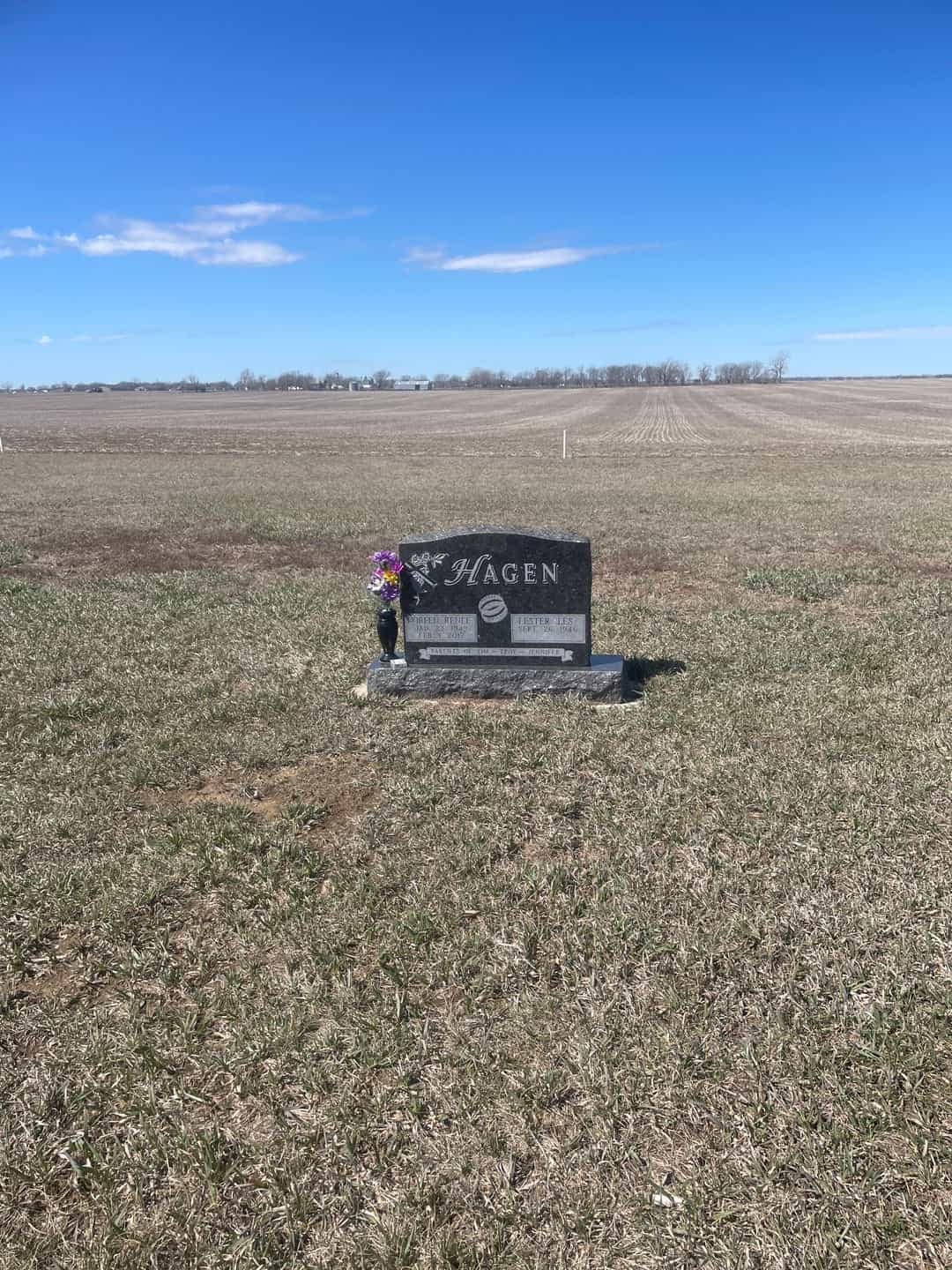 Noreen E. "Renee" Hagen's grave. Photo 2