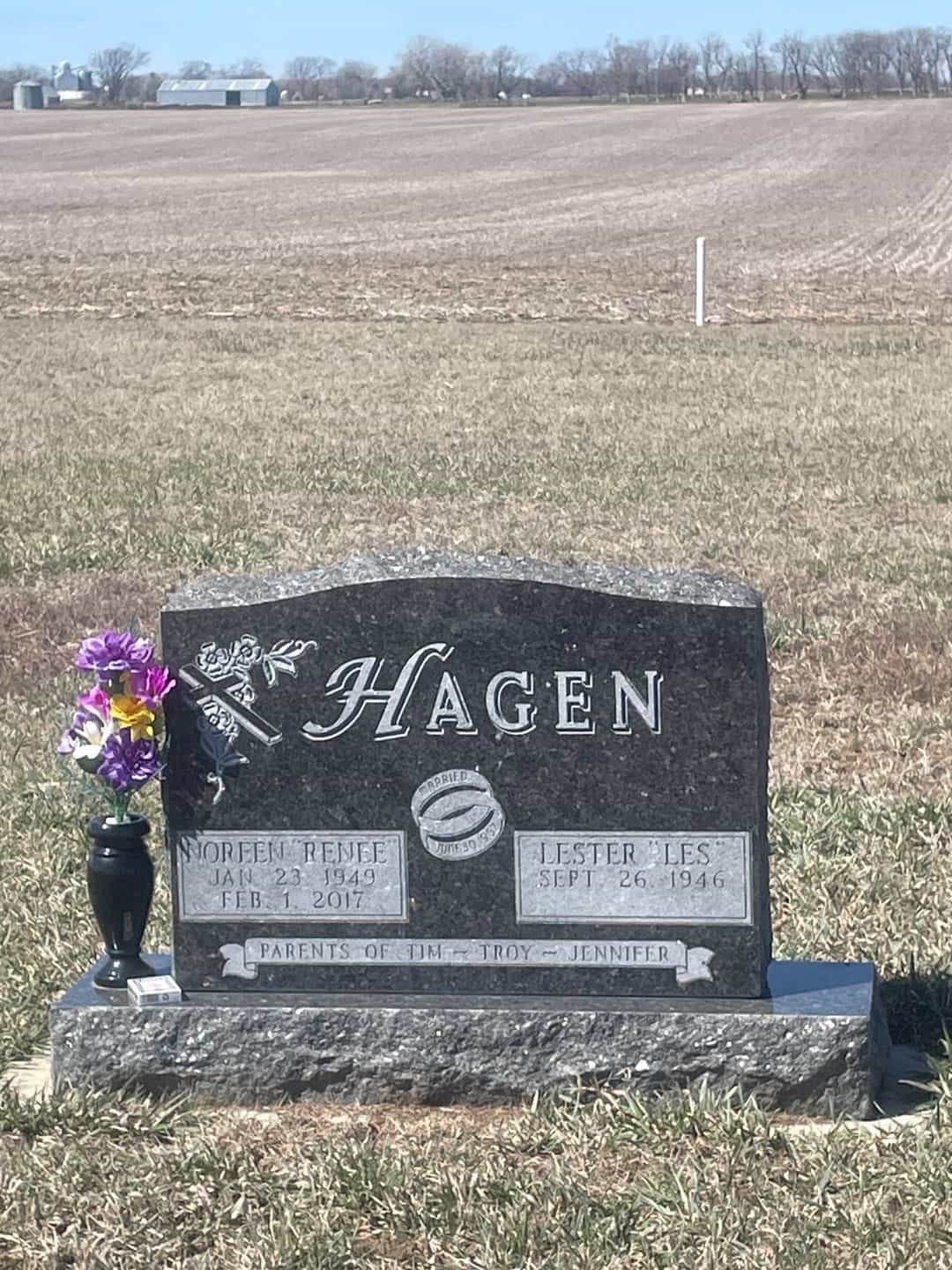 Noreen E. "Renee" Hagen's grave. Photo 1