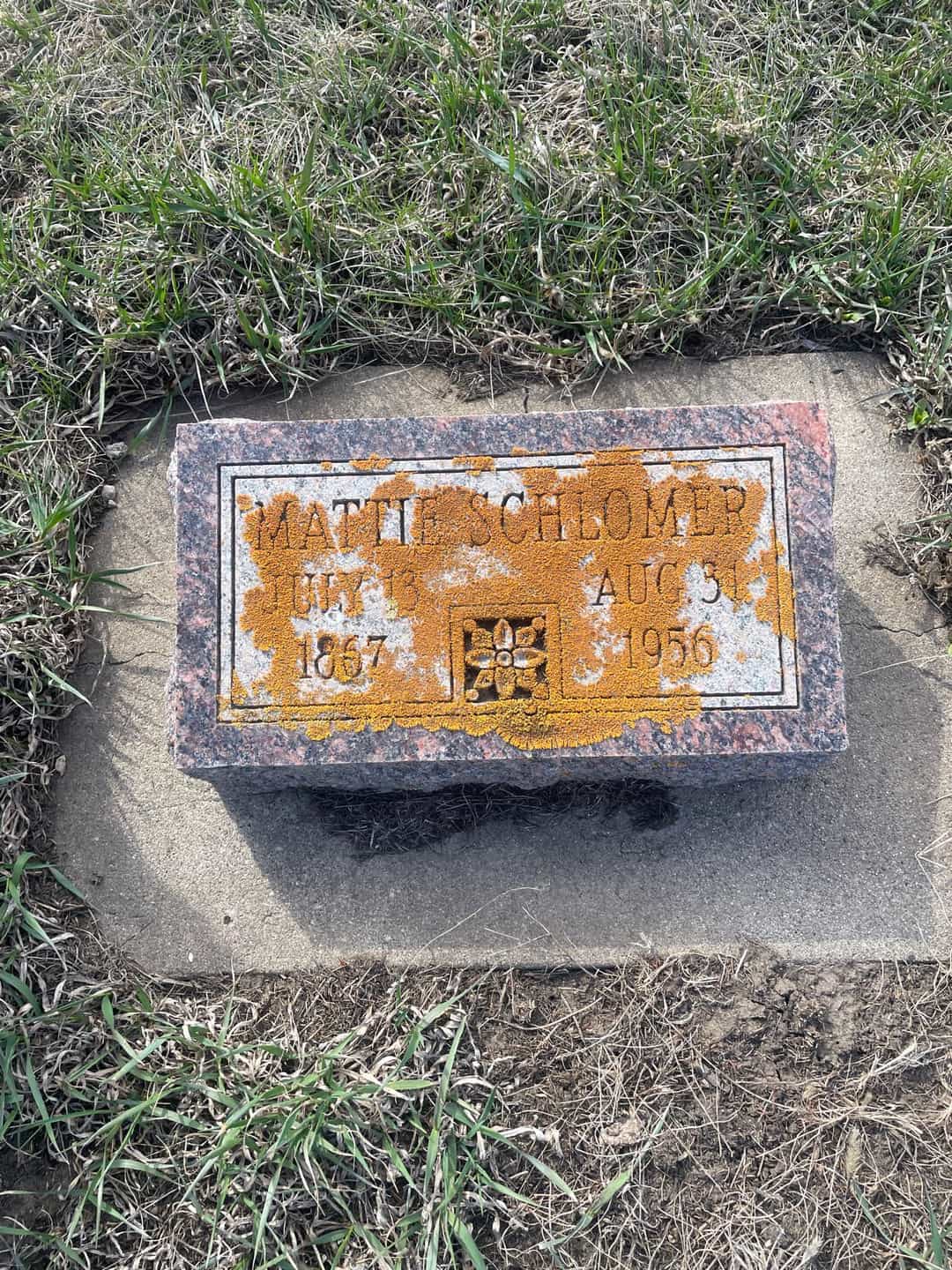 Mattie Schlomer's grave. Photo 3