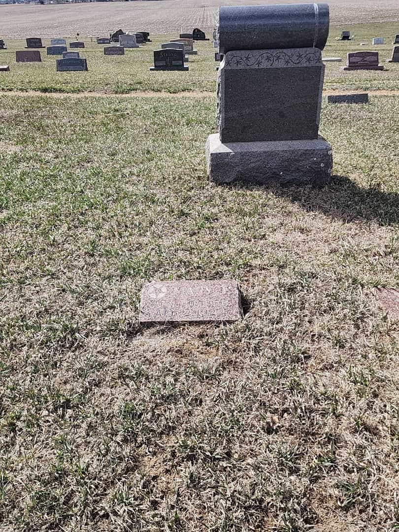 Mary E. Beaner's grave. Photo 2