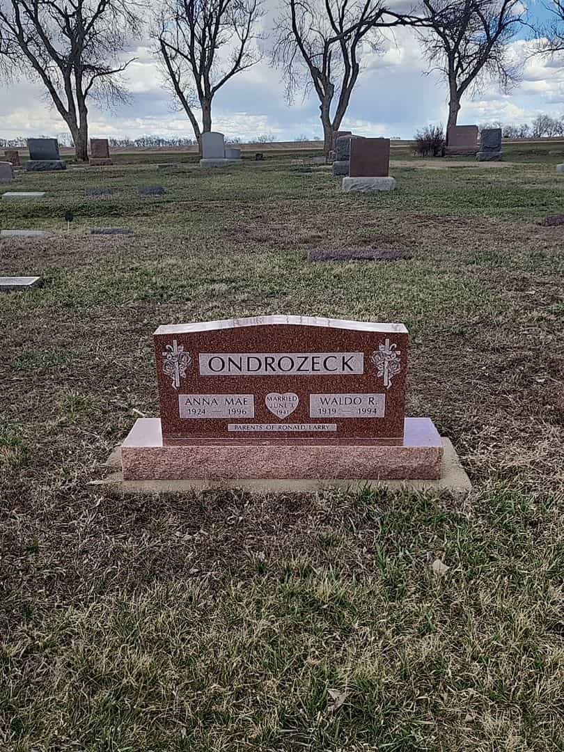 Anna Mae Beisel Ondrozeck's grave. Photo 2