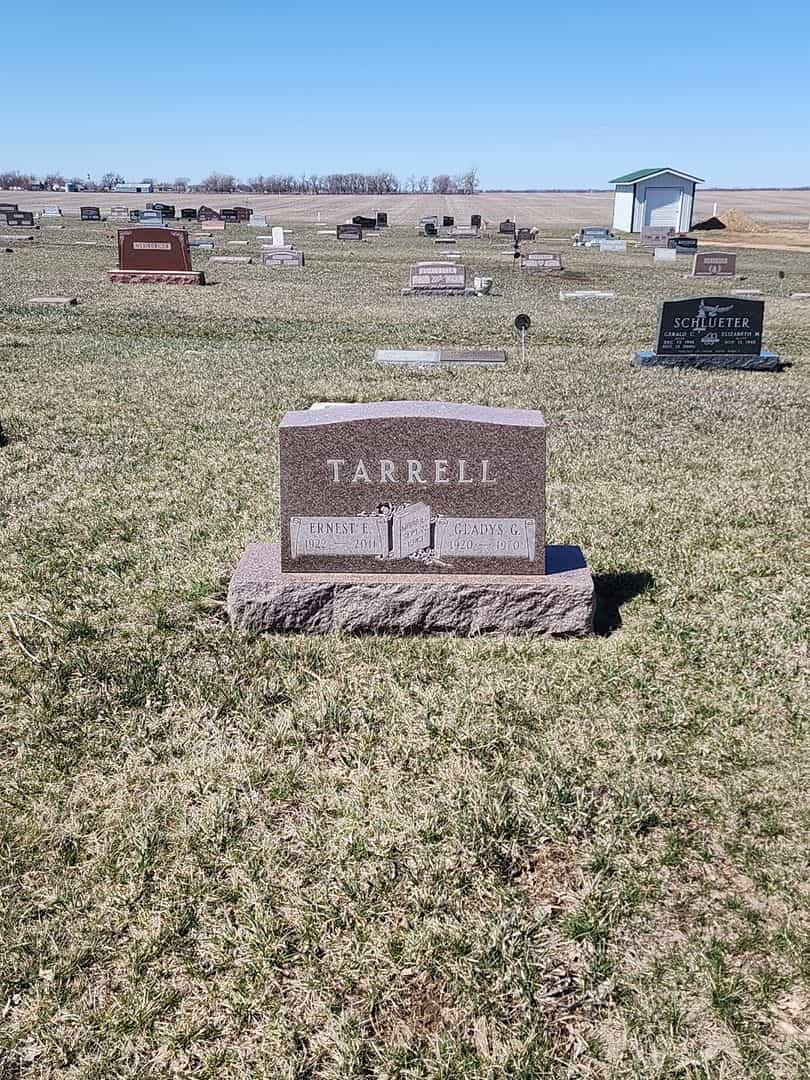 Gladys Gertrude Parry Tarrell's grave. Photo 2