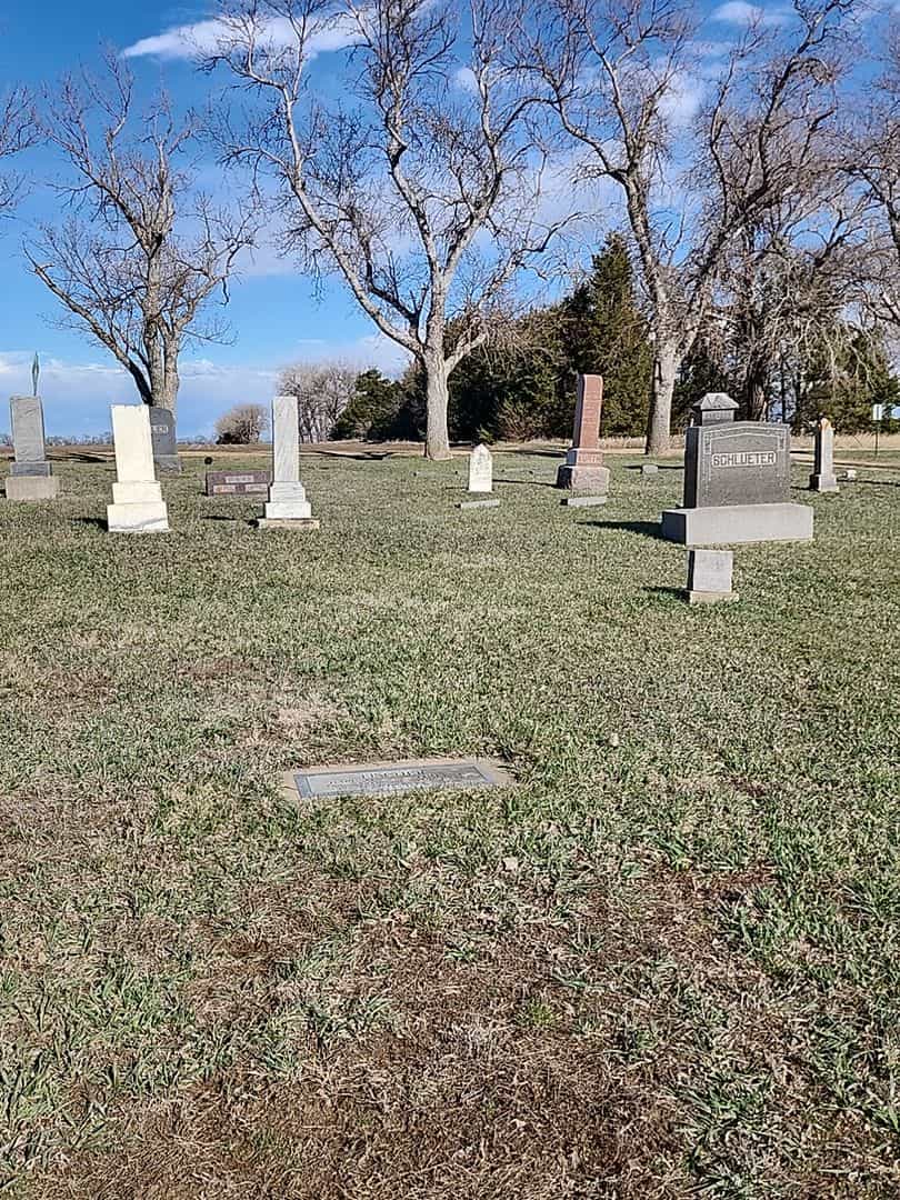 Dale Mele Fischer's grave. Photo 2