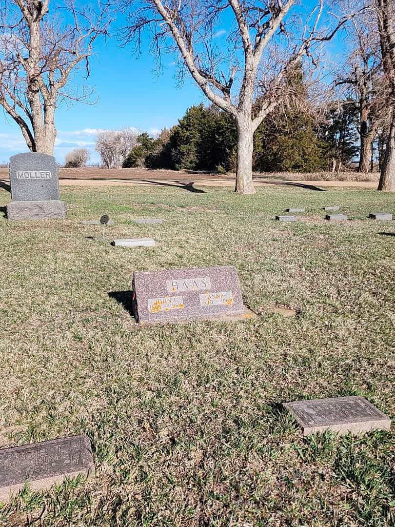 Anna Anderson Haas's grave. Photo 2