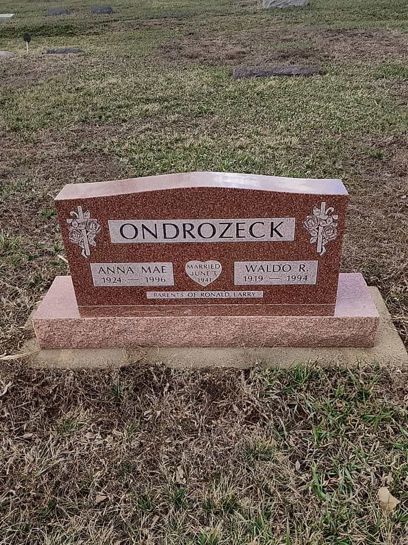 Anna Mae Beisel Ondrozeck's grave. Photo 1