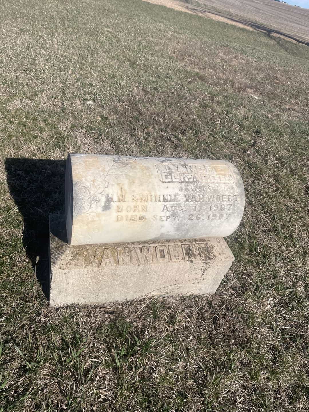 Lanore Elizabeth Van Woert's grave. Photo 1